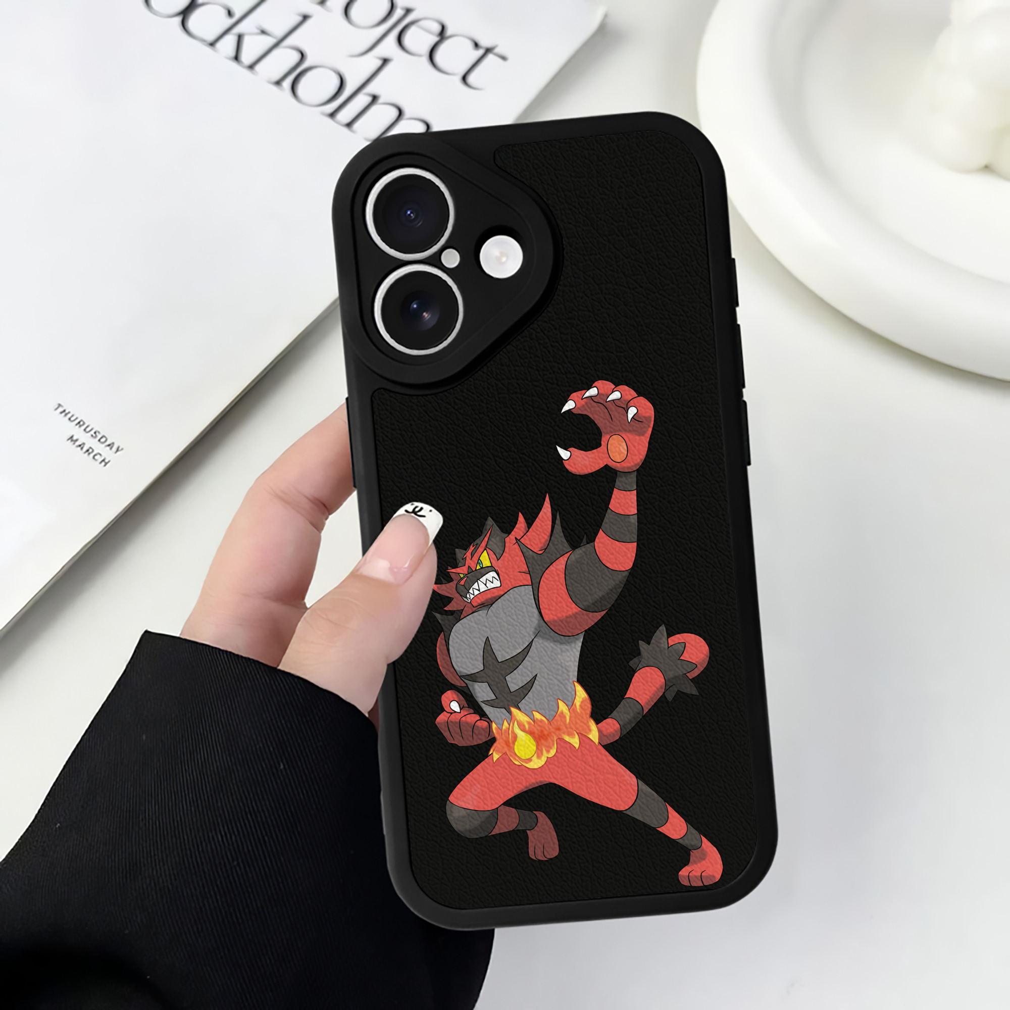 （画像用） ポケットモンスター Pokémon 【iPhone 16シリーズ対応】シリコンスマホケース（レザー調） 材質：シリコン
